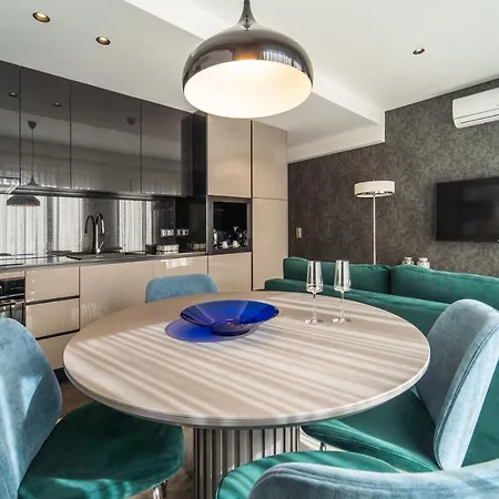 Lux Housing Seculo Xxi منزل للإقامة *